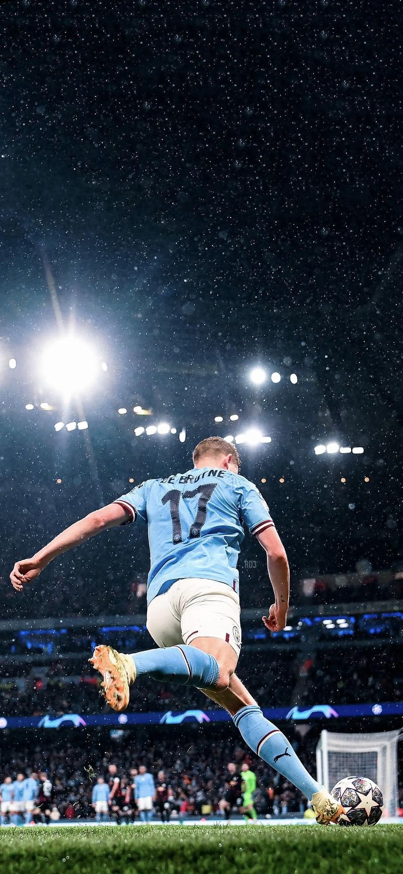 拉卡泽特回到酋长球场，观看并解说枪手对阵拜仁的比赛