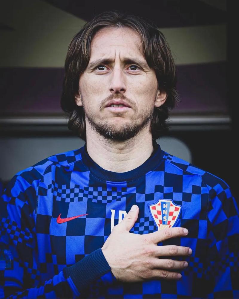 表情严肃！杨鸣回应遭江苏大逆转：球员没能站出来，大家畏手畏脚